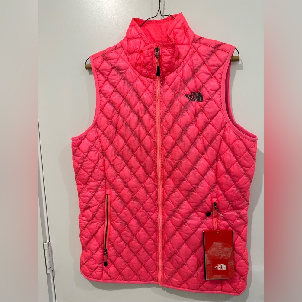 NORTHFACE WOMEN THERMOBALL VEST PINK BRAND NEW NEVER WORN WITH TAGS